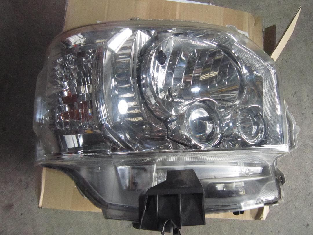 200系 ハイエース レジアスエース S-GL 後期 LED 右ヘッドライト