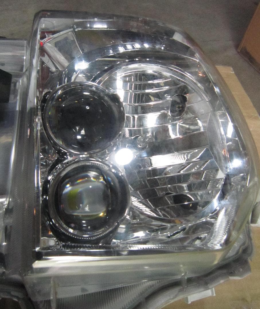 200系 ハイエース レジアスエース S-GL 後期 LED 右ヘッドライト