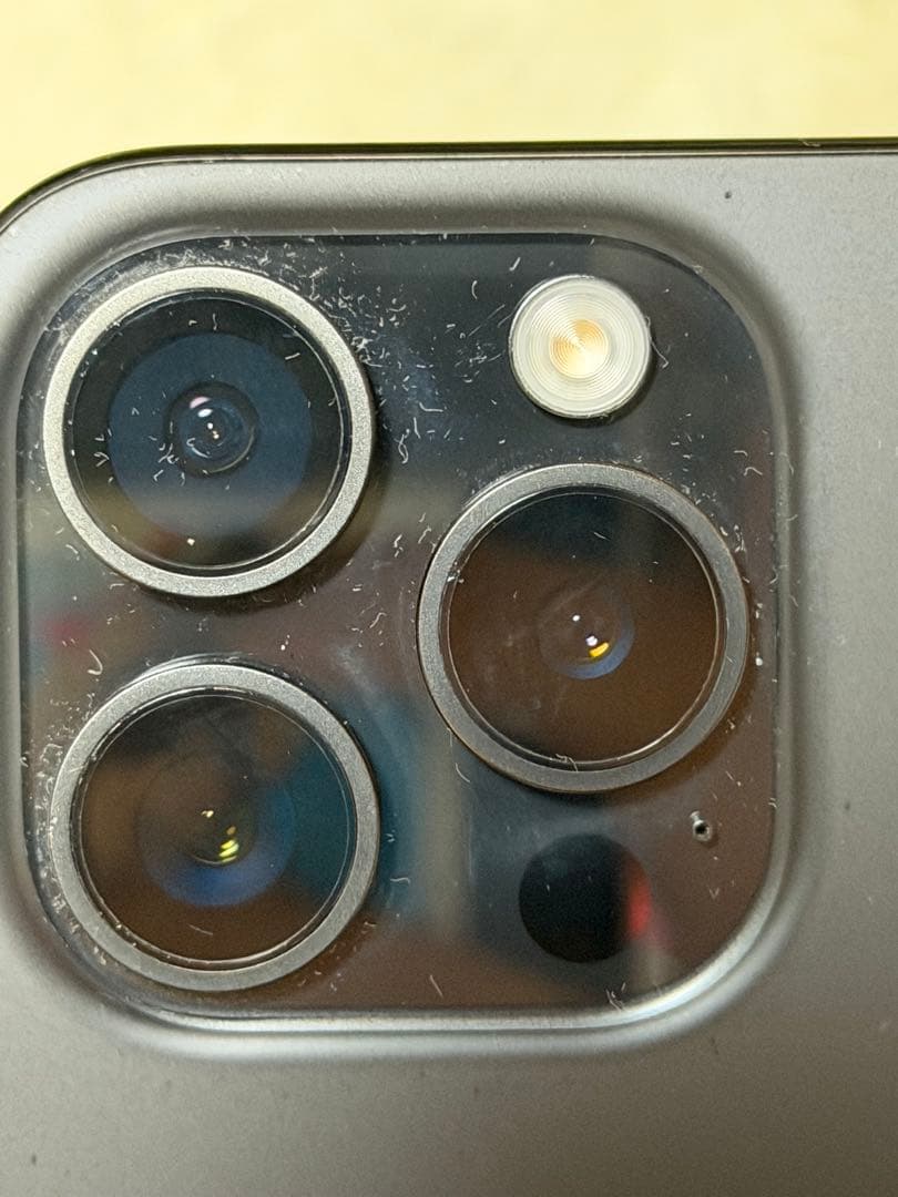 かかiPhone 15 Pro 本体 ブラックチタニウム