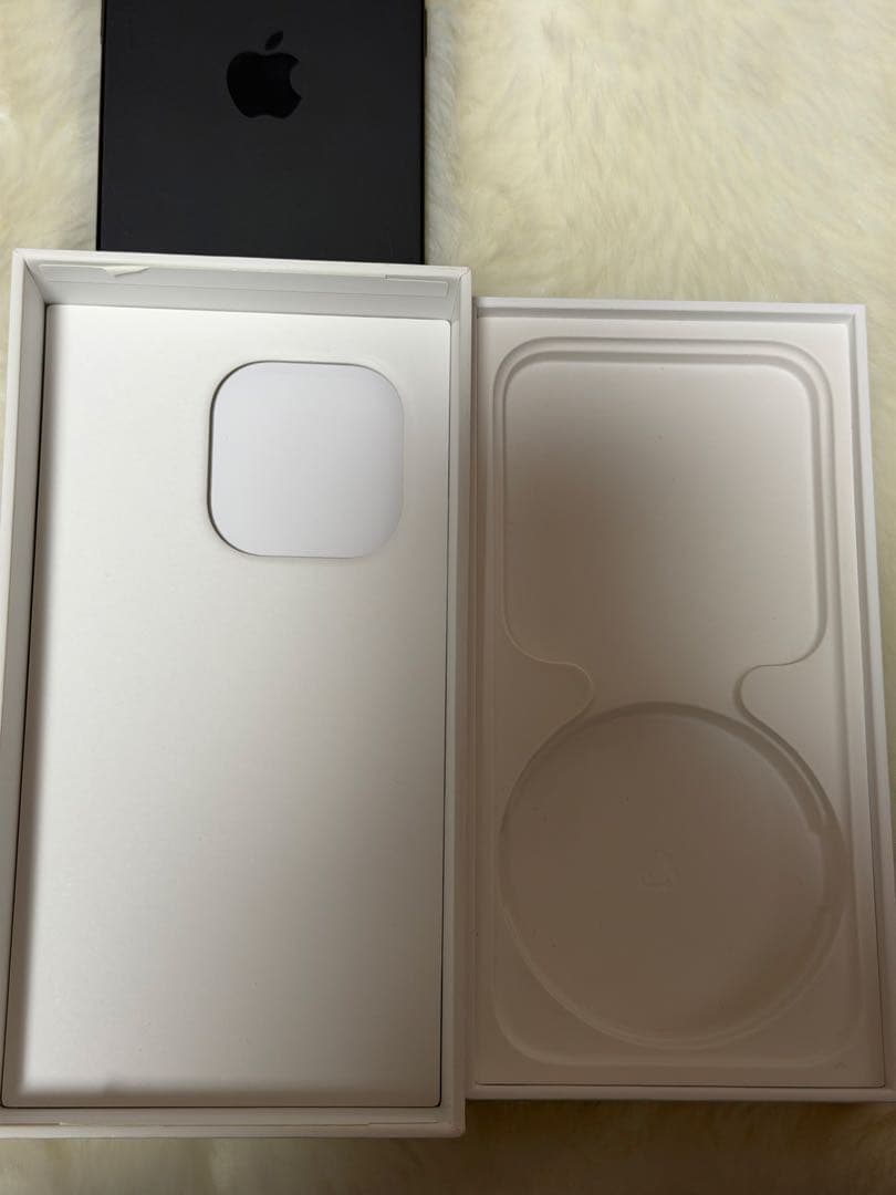 かかiPhone 15 Pro 本体 ブラックチタニウム