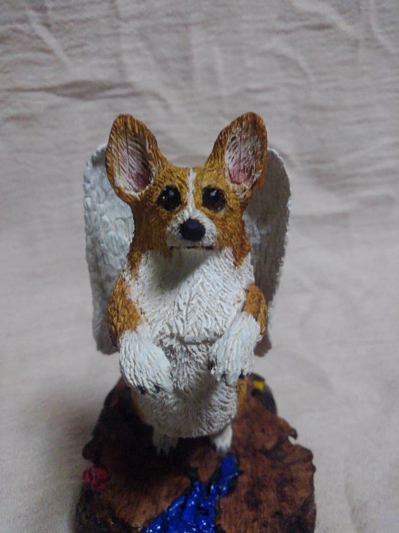 木彫りのコーギー天使への階段