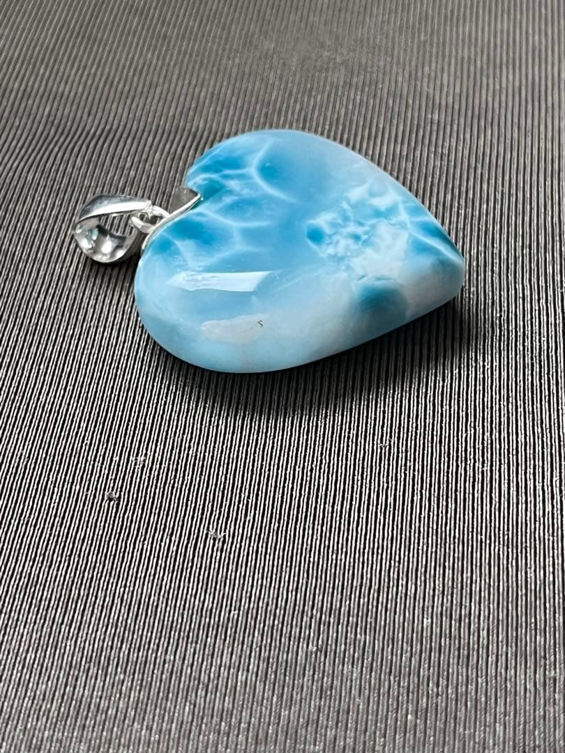 天然石☆高品質！ラリマーハート型ペンダントトップ☆両面違った模様がどちらも美しい