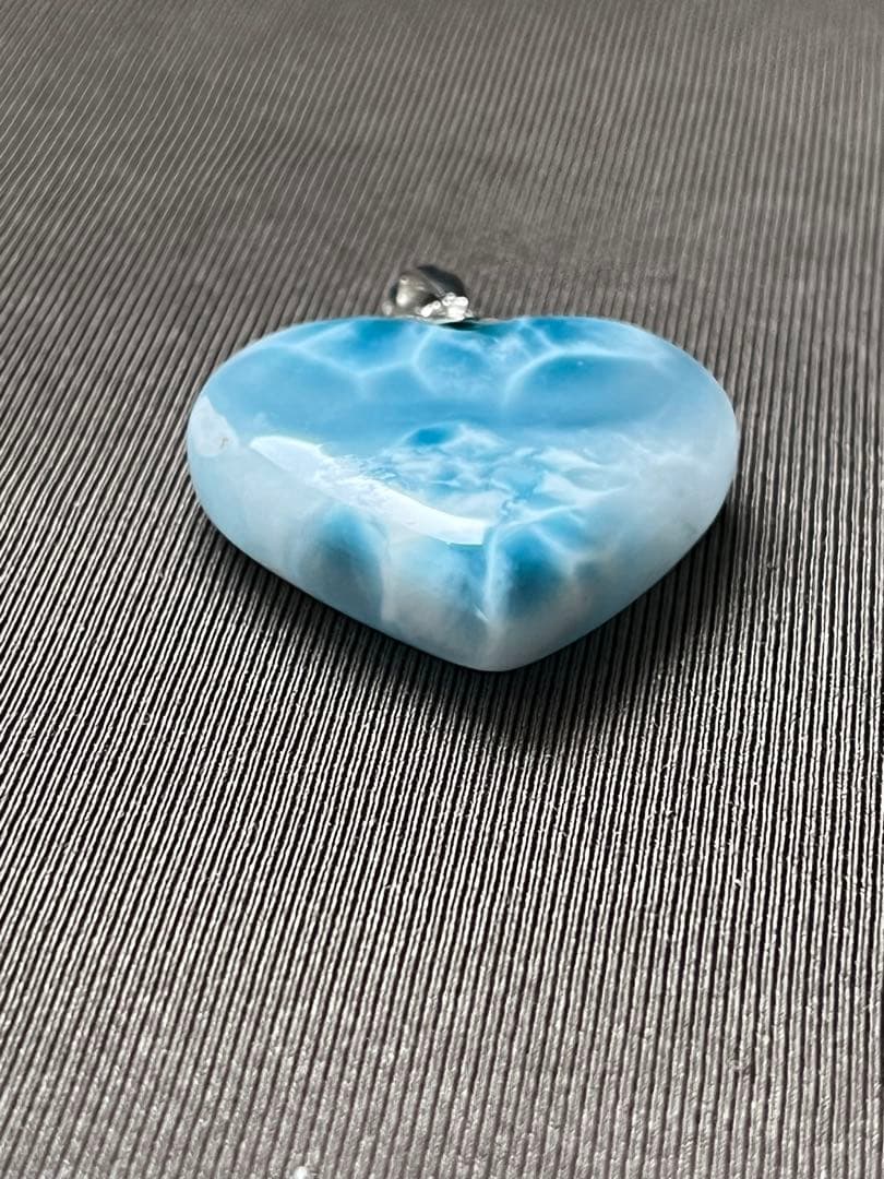 天然石☆高品質！ラリマーハート型ペンダントトップ☆両面違った模様がどちらも美しい
