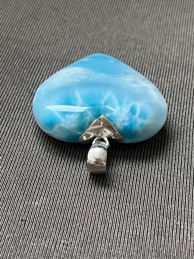 天然石☆高品質！ラリマーハート型ペンダントトップ☆両面違った模様がどちらも美しい