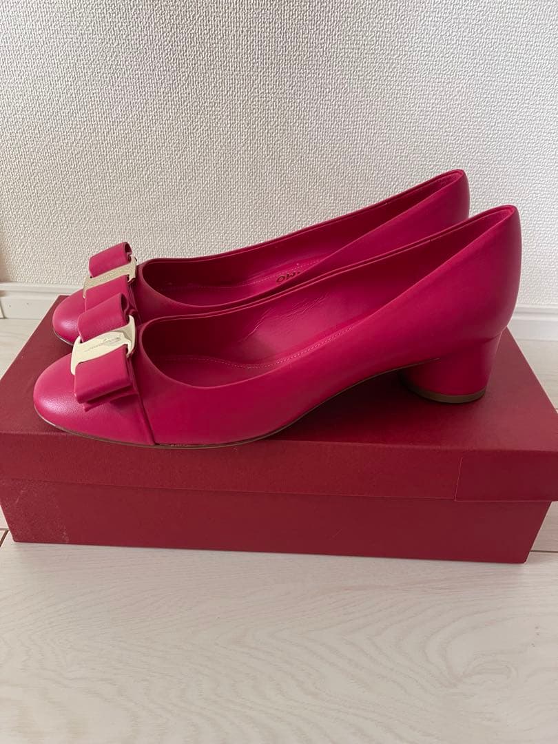 【Bow】Ferragamo ピンクリボンヒール