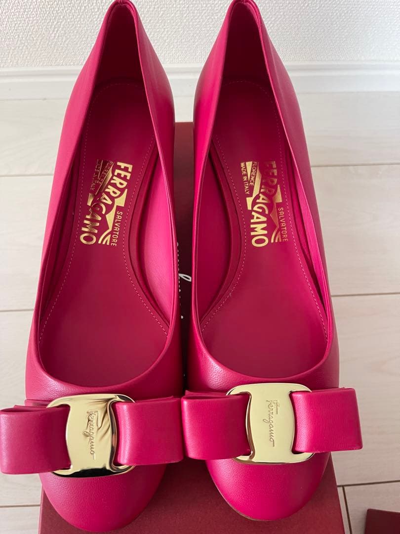 【Bow】Ferragamo ピンクリボンヒール