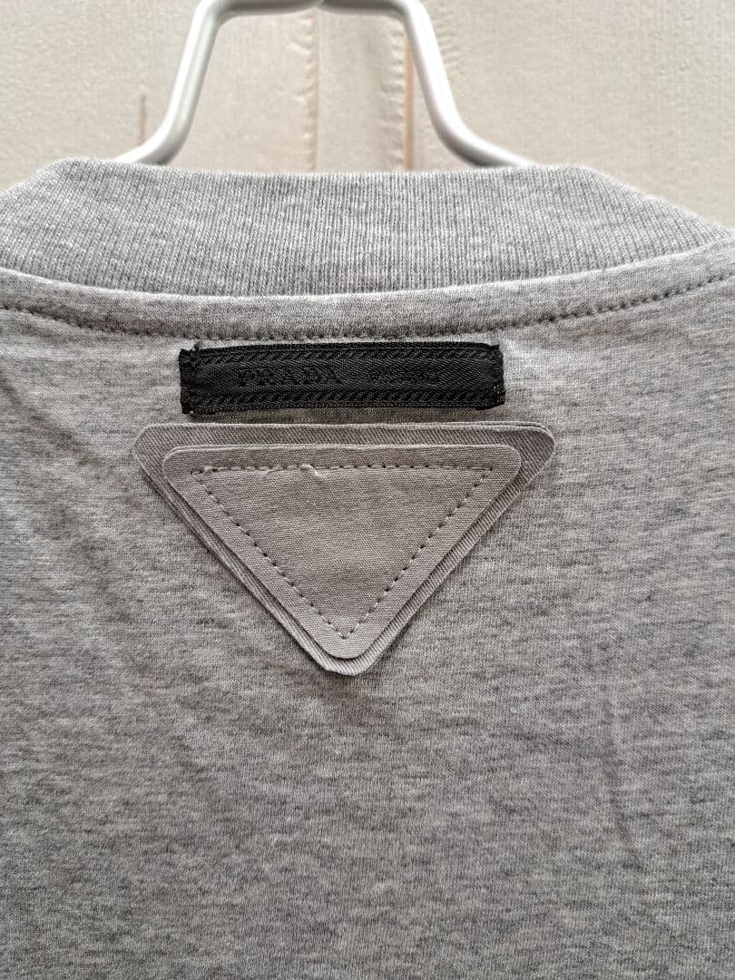 PRADA プラダ 半袖Tシャツ ロゴ Vネック