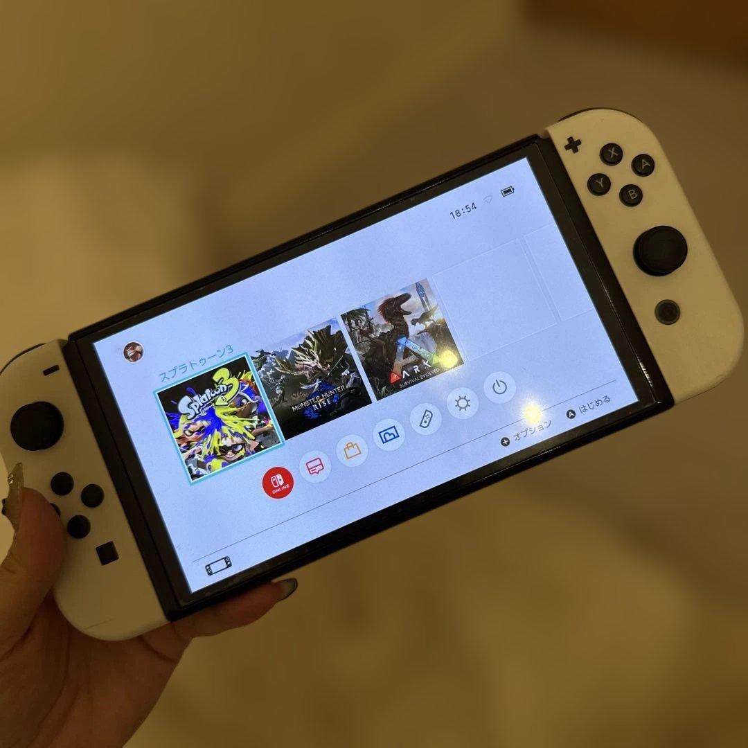 Nintendo Switch ホワイト/ブラック本体