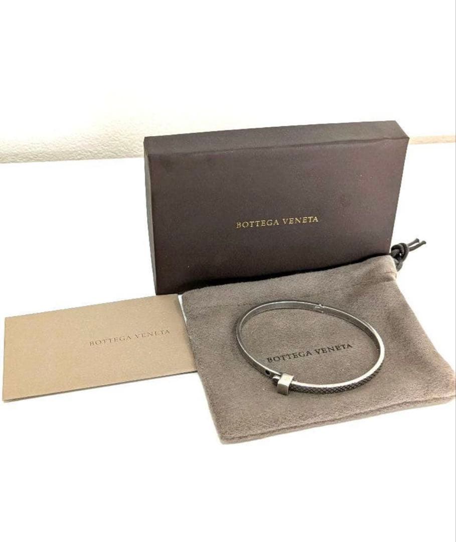 未使用　ボッテガヴェネタ イントレチャート バングル ブレスレット 50th記念