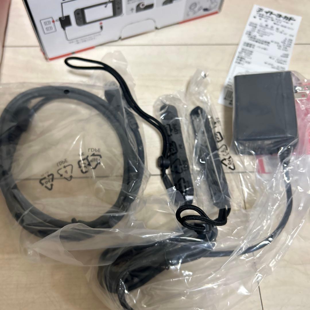 美品、極上品！Nintendo Switch 本体 グレー Joy-Con付き