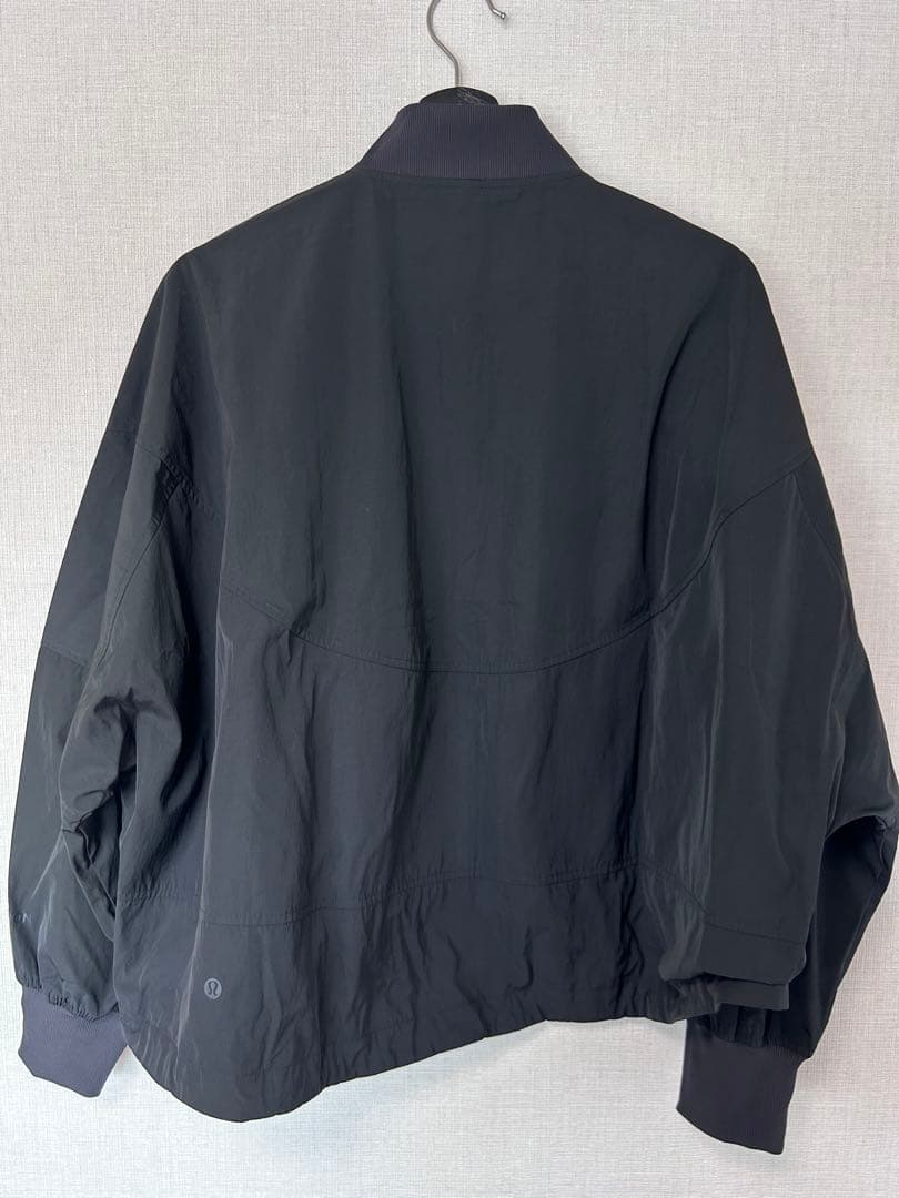 ルルレモン 軽量ボンバージャケット S新品未使用