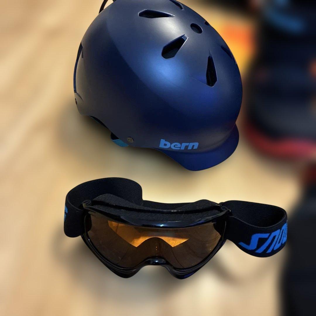 キッズスノーボードセットSALOMONボード　ブーツ　ヘルメット　ゴーグル他