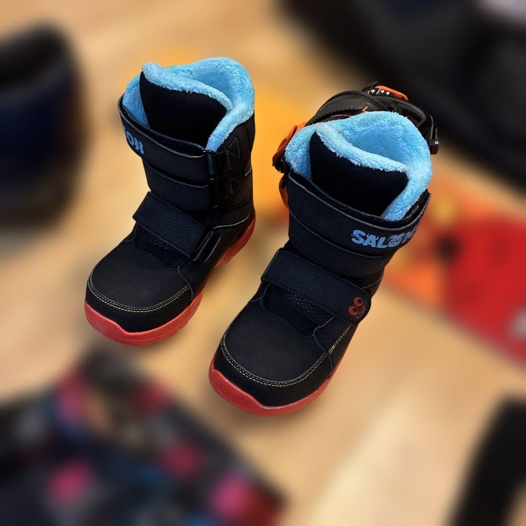 キッズスノーボードセットSALOMONボード　ブーツ　ヘルメット　ゴーグル他