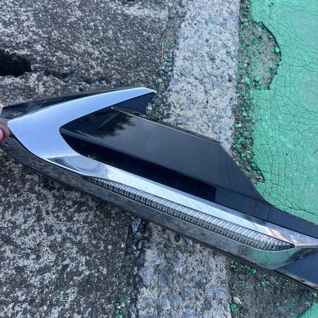 50プリウスモデリスタメッキデイライト左側の部分です