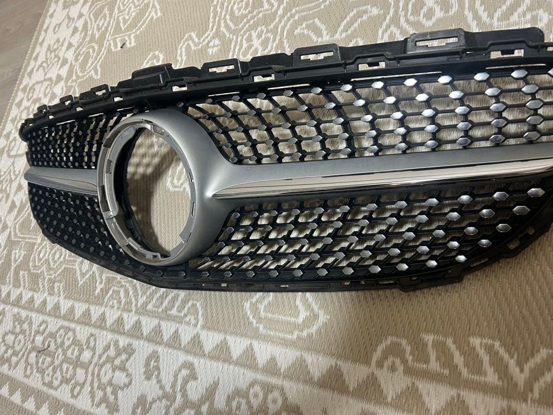 メルセデス・ベンツ w205 後期　純正ダイヤモンドグリル