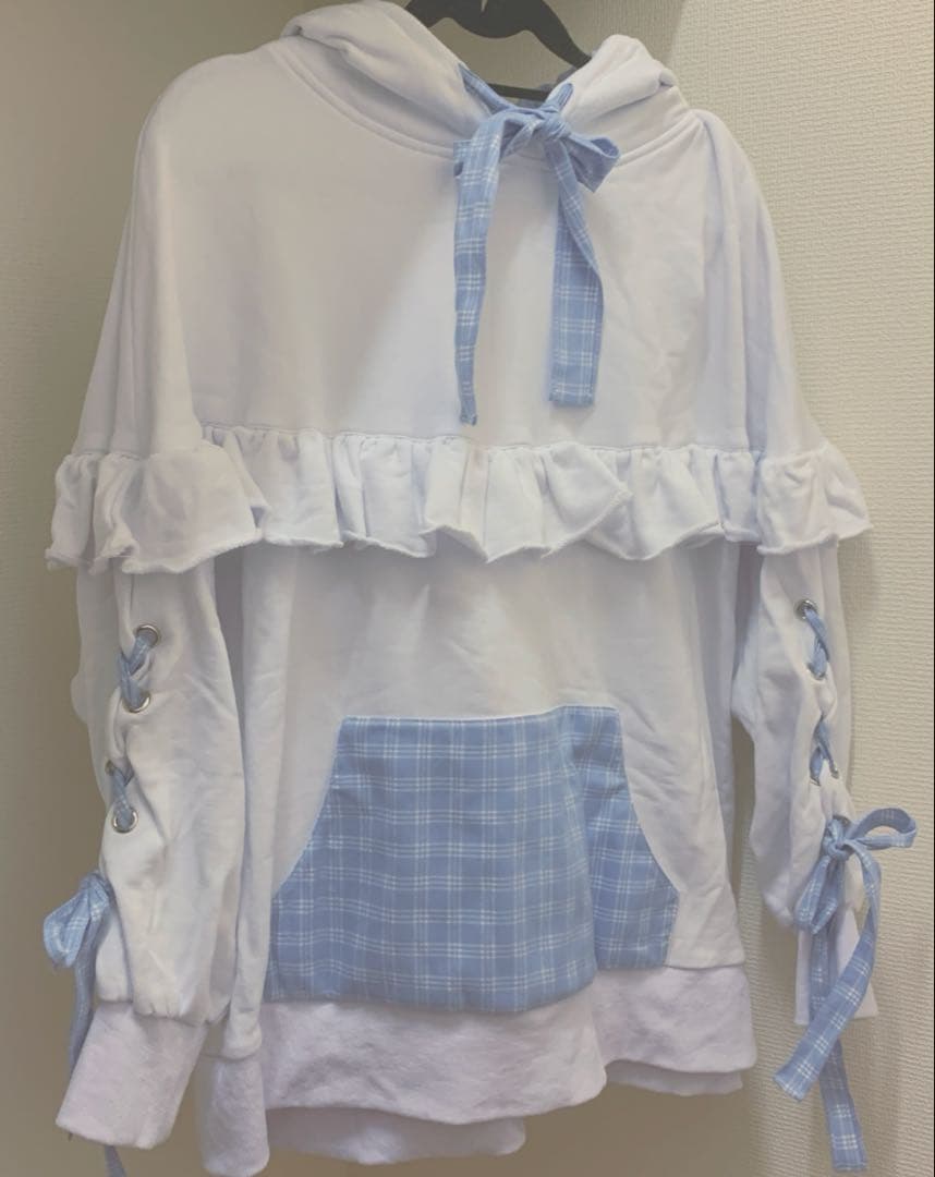 ililil フリルパーカー　天使界隈