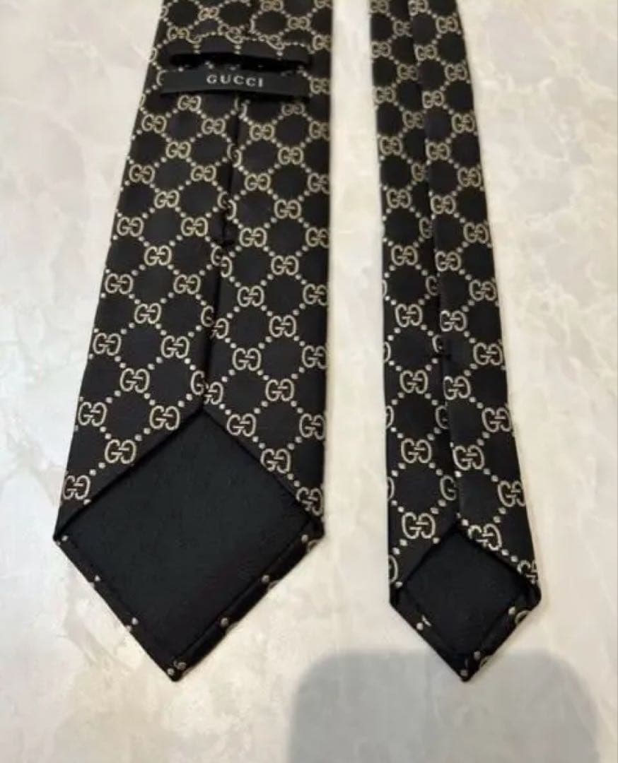【超美品】GUCCI ネクタイ GG柄 ブラック&ゴールド 大剣9 イタリア製