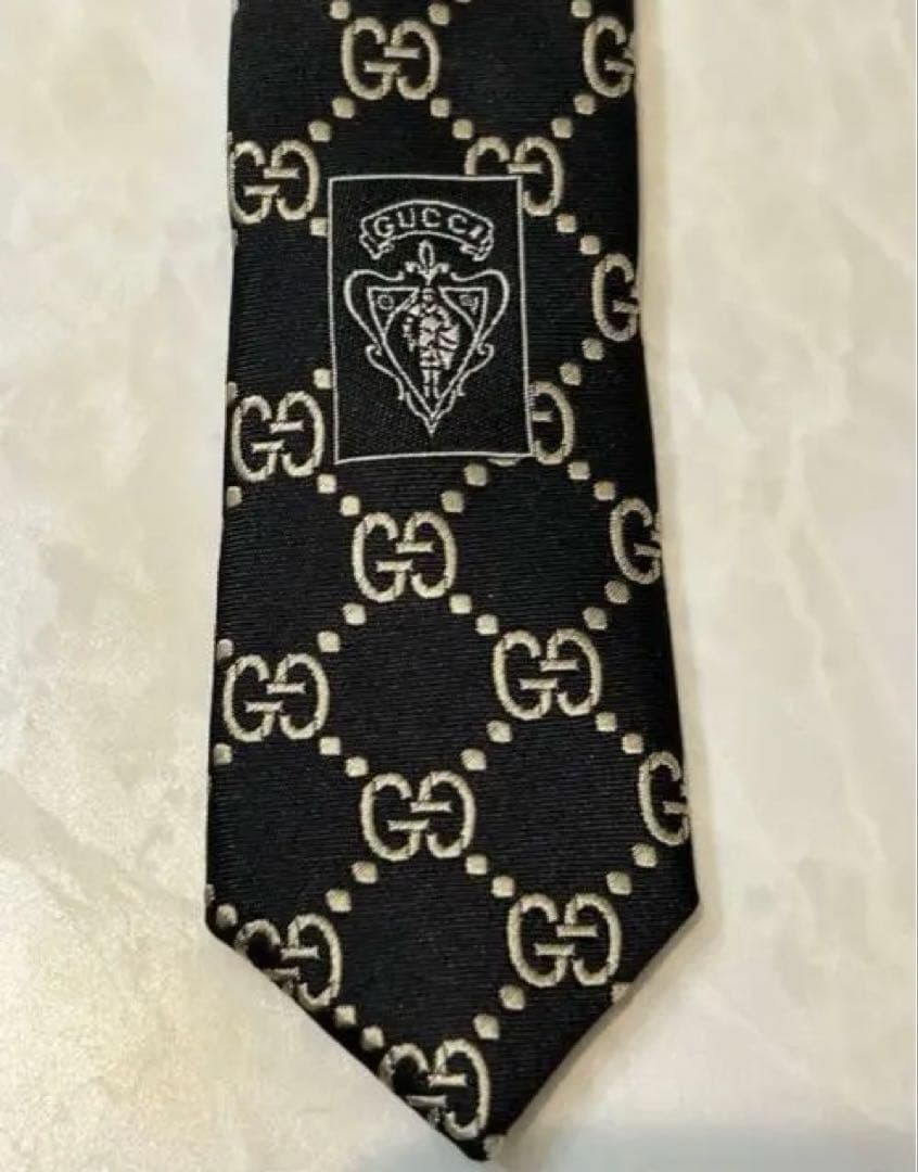 【超美品】GUCCI ネクタイ GG柄 ブラック&ゴールド 大剣9 イタリア製