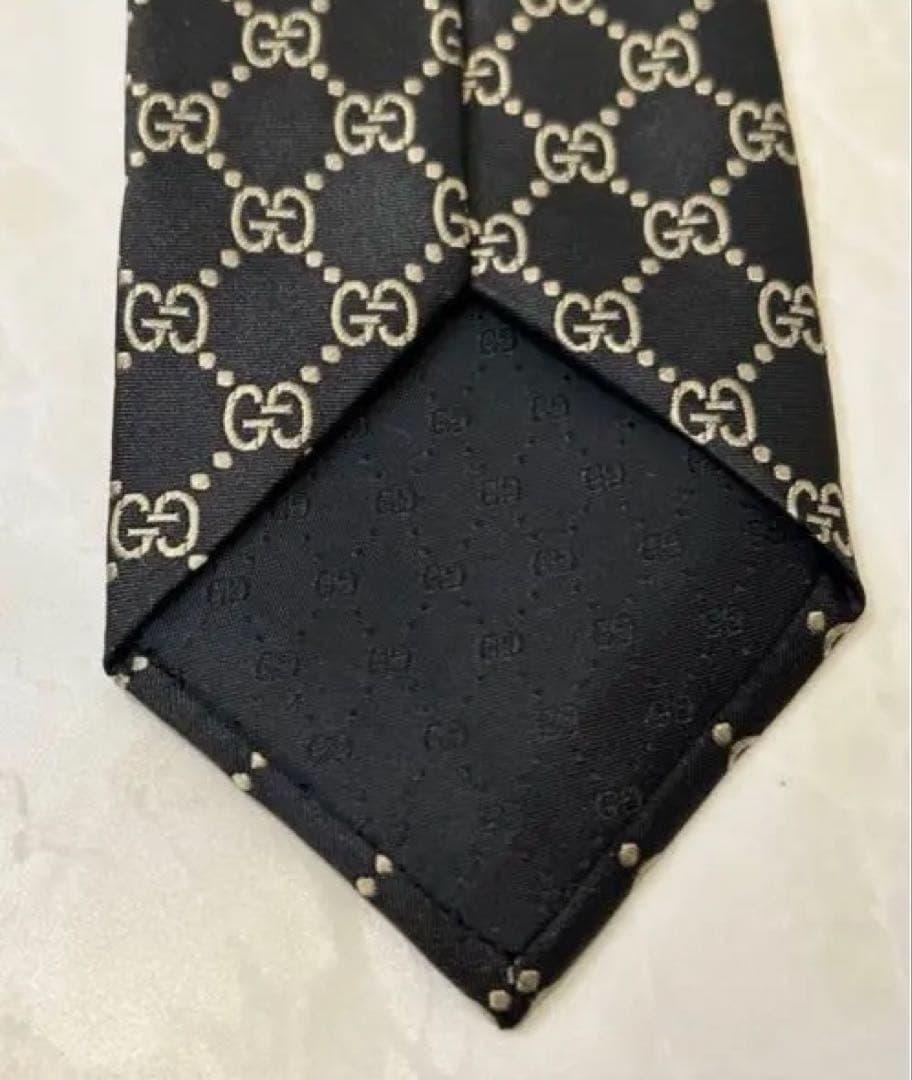 【超美品】GUCCI ネクタイ GG柄 ブラック&ゴールド 大剣9 イタリア製