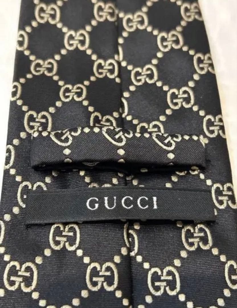 【超美品】GUCCI ネクタイ GG柄 ブラック&ゴールド 大剣9 イタリア製
