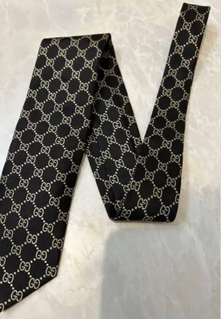 【超美品】GUCCI ネクタイ GG柄 ブラック&ゴールド 大剣9 イタリア製