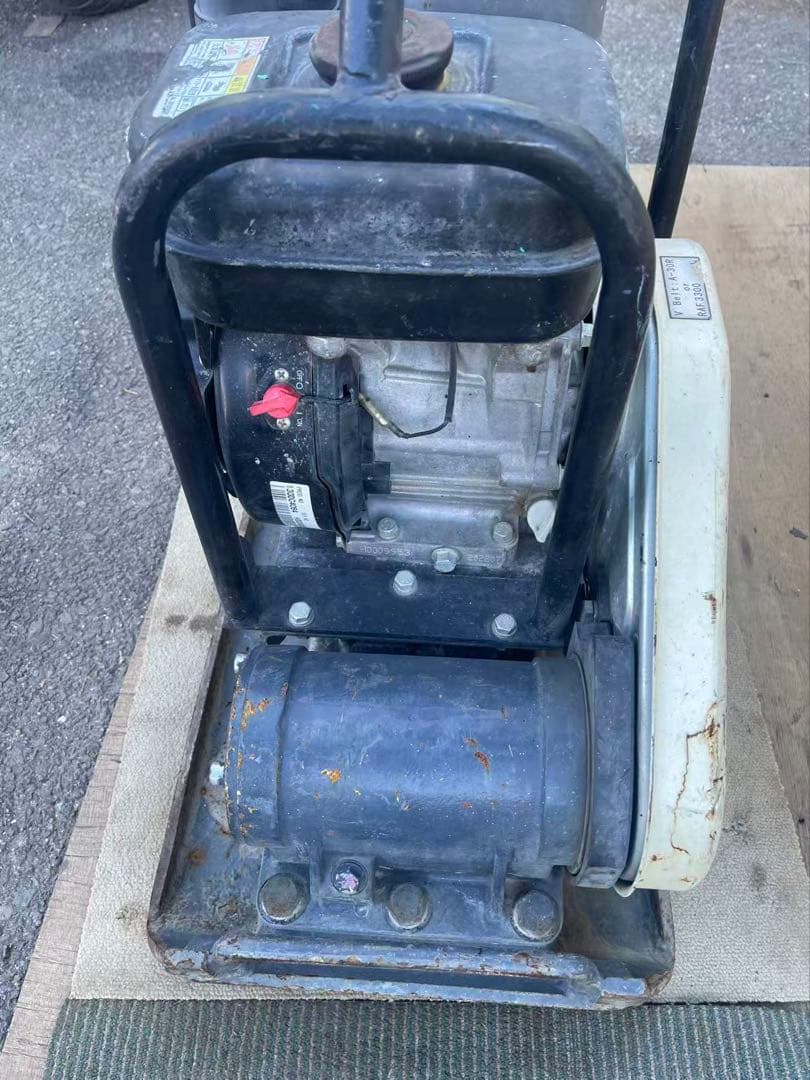 三笠産業 MVC-F60 プレートコンパクター 転圧機 ランマー (B679)