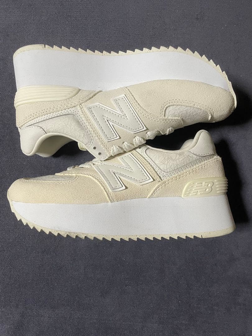 新品23cmニューバランス newbalance 厚底スニーカー574+