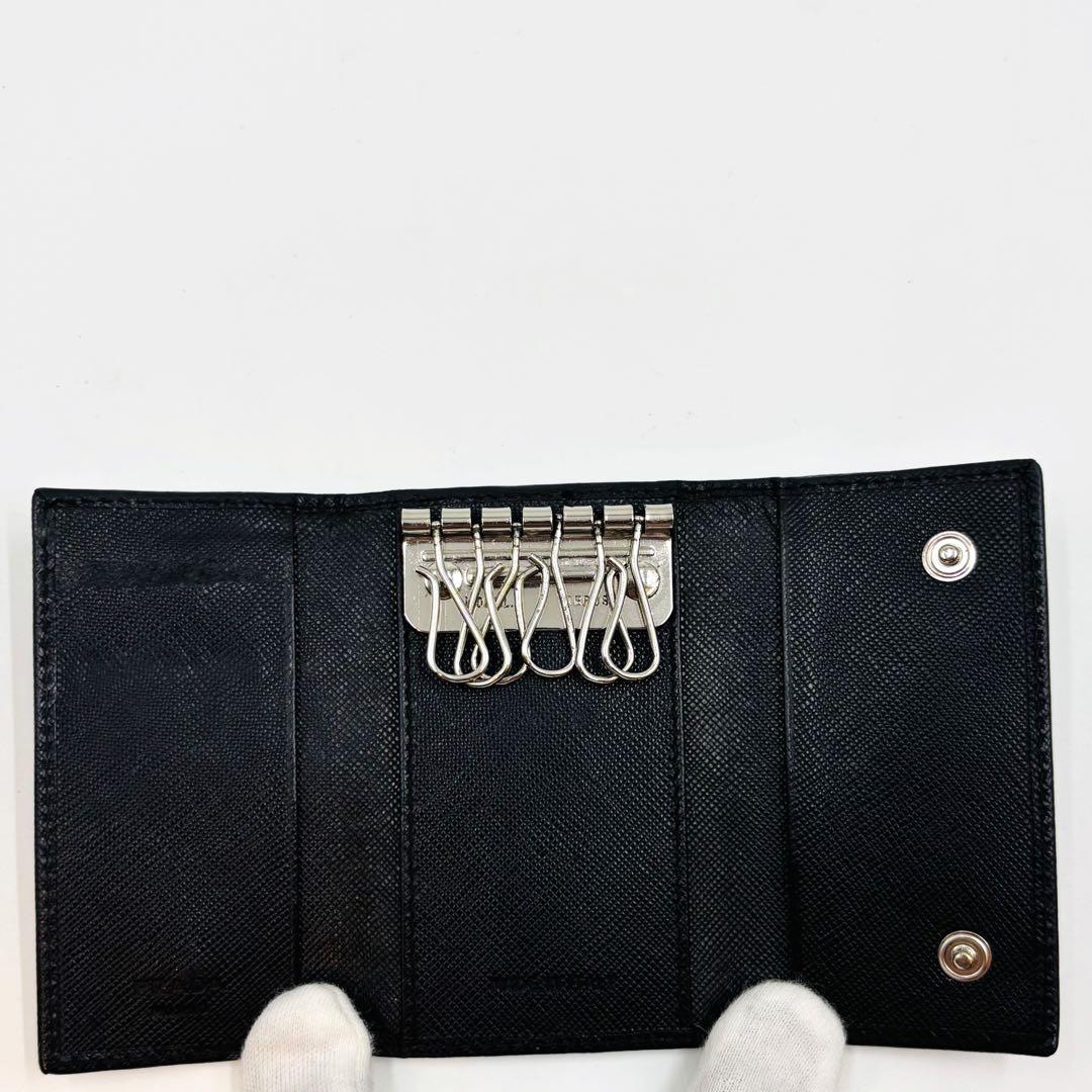 【美品】プラダ 6連キーケース サフィアーノレザー 三角プレート ブラック