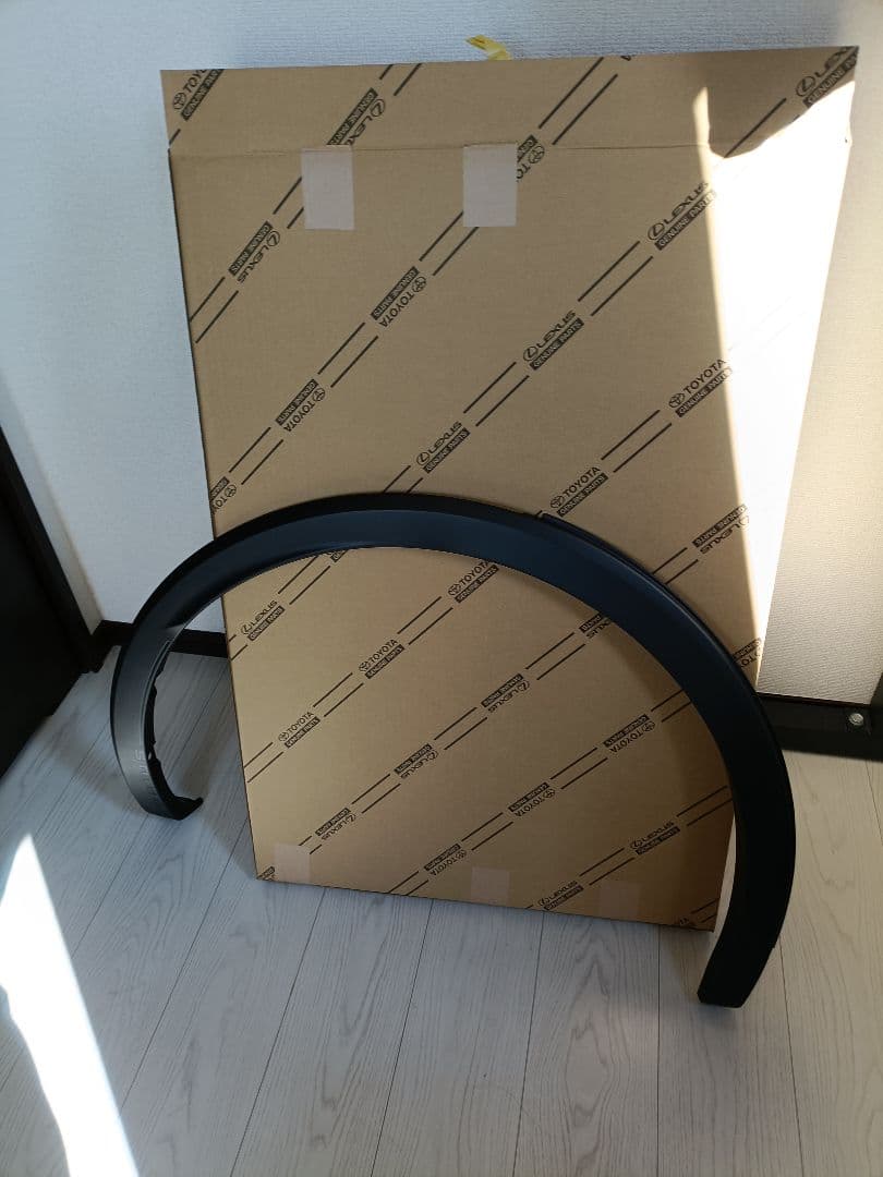 60プリウス フェンダーアーチモール（1台分）、ロアグリル、リアバンパーロア