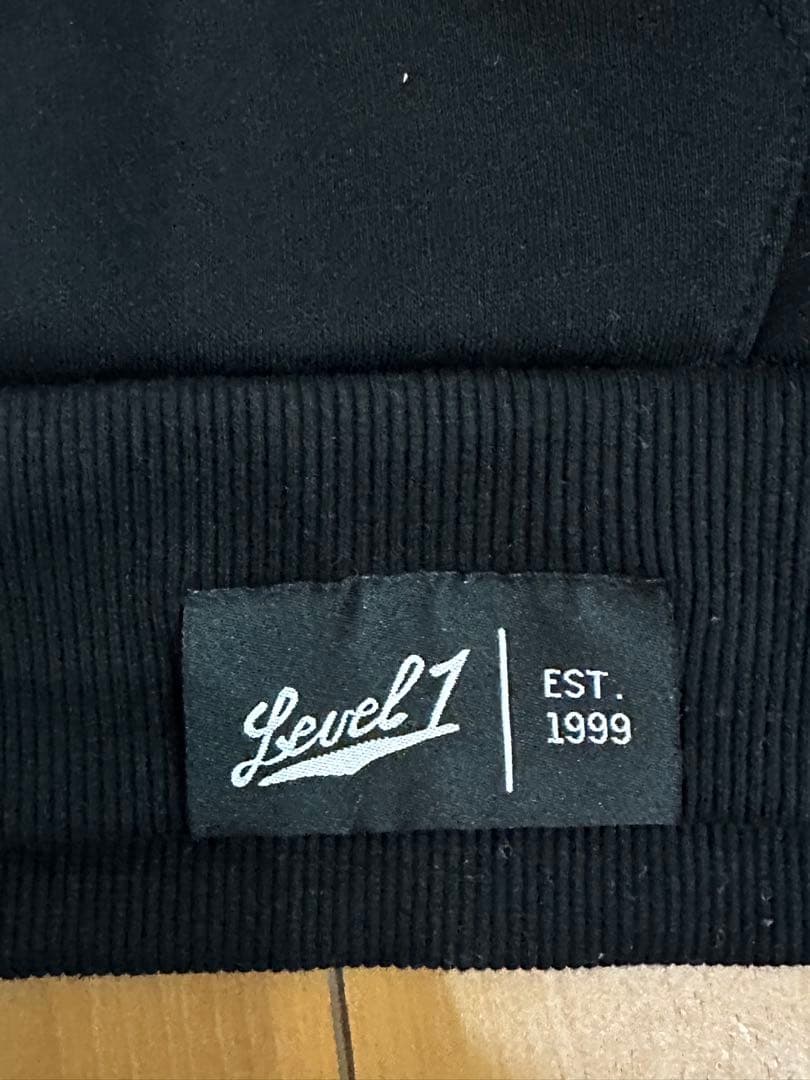 「新品未使用」Level 1 フード付きパーカー ブラック