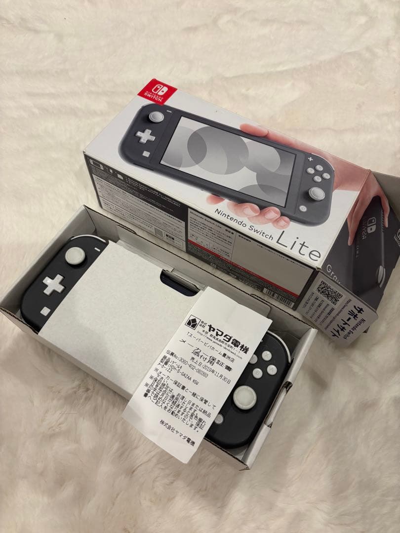 Nintendo Switch Lite グレー ケース付き。ACアダプター無し