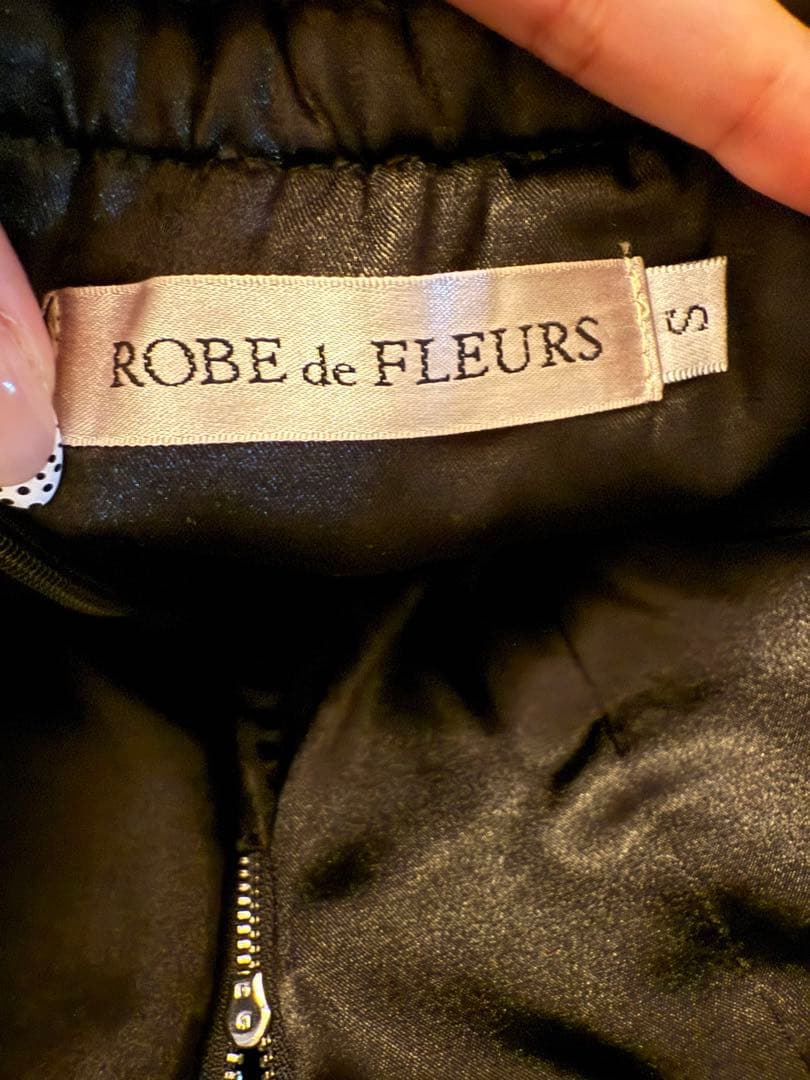 ローブドフルール ビジュー装飾付きブラックドレス