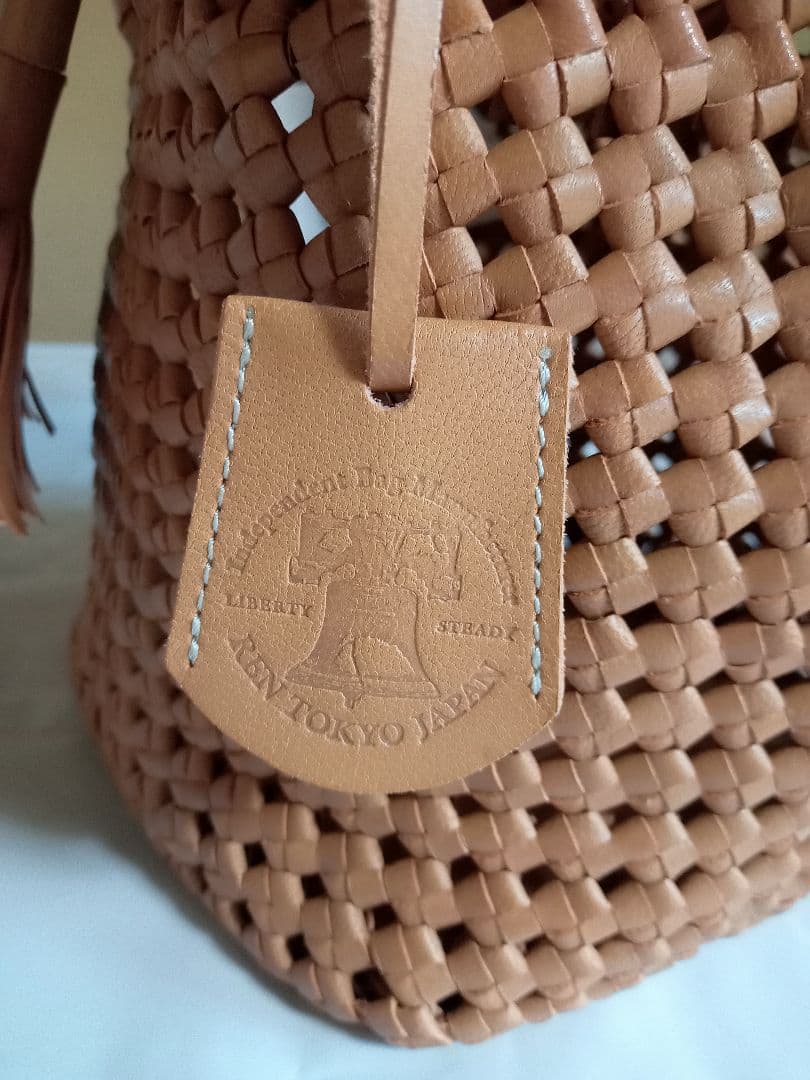 RENキャメル やぎ革メッシュバッグ タッセル付き