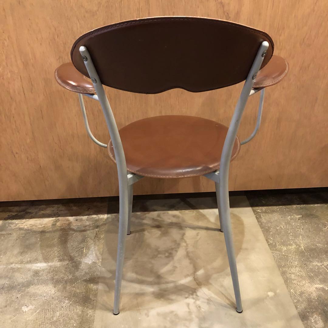 ミッドセンチュリー　ブラウン アーム付き　ダイニングチェア　レザー風