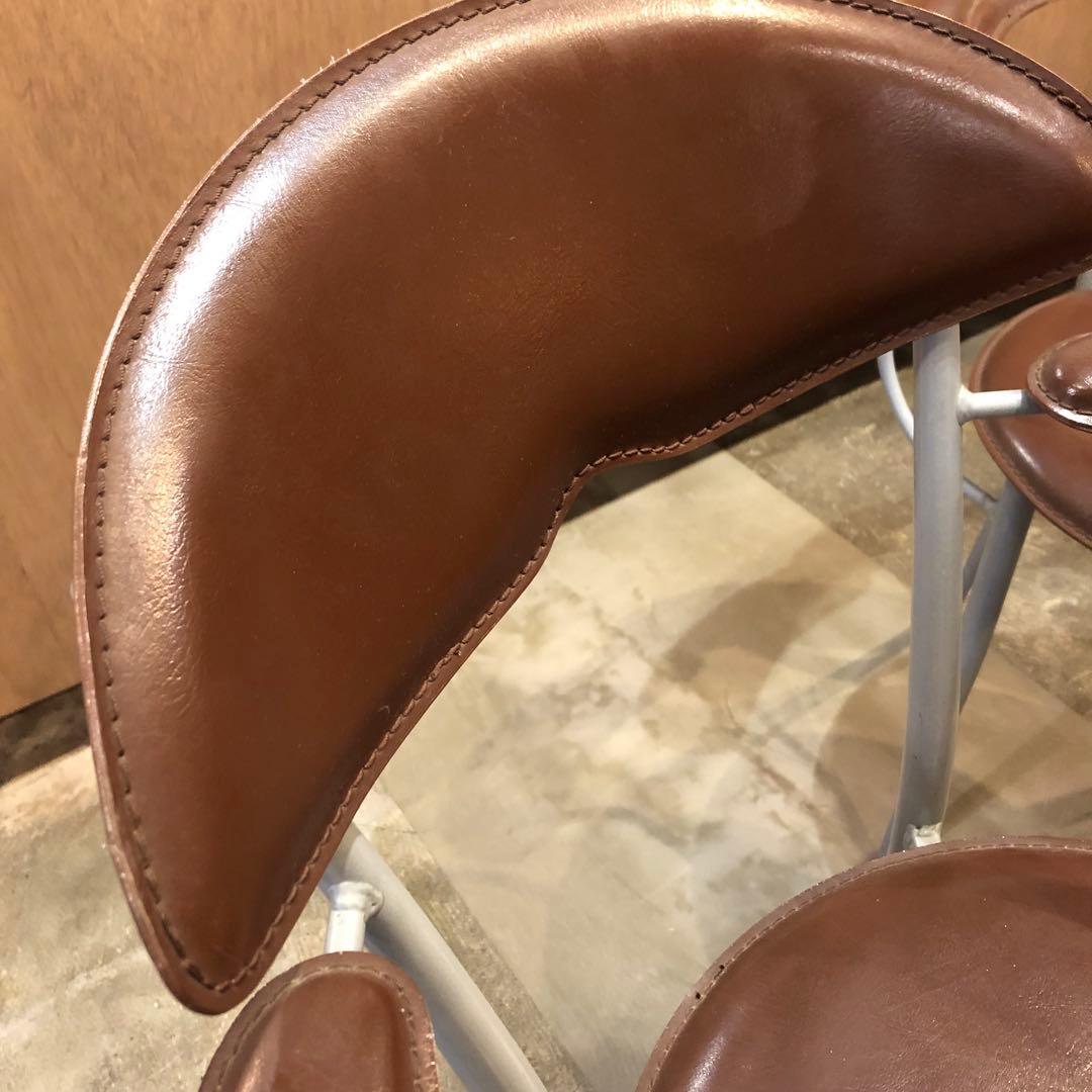 ミッドセンチュリー　ブラウン アーム付き　ダイニングチェア　レザー風