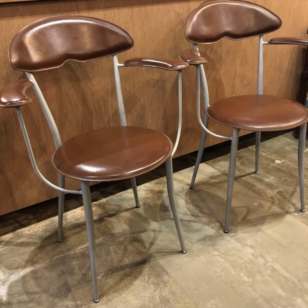 ミッドセンチュリー　ブラウン アーム付き　ダイニングチェア　レザー風