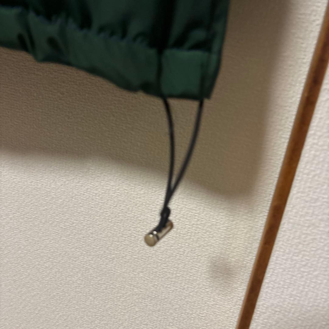 深緑のロングダウンベスト