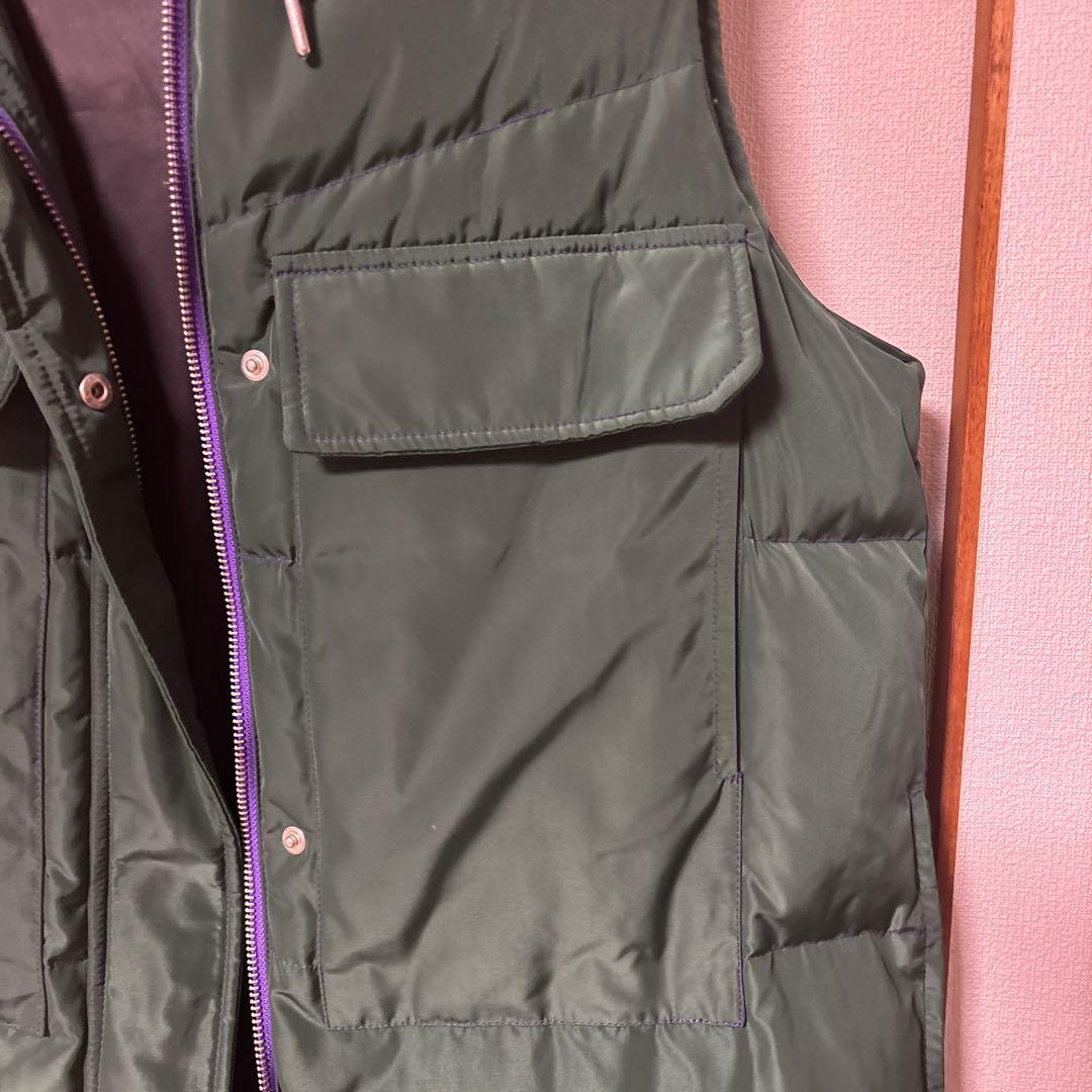 深緑のロングダウンベスト