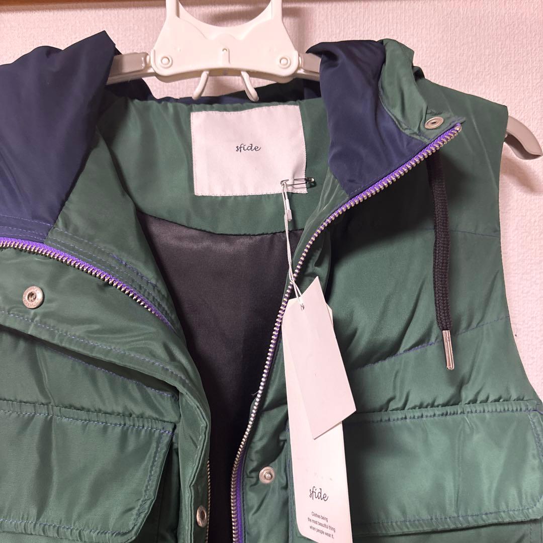 深緑のロングダウンベスト