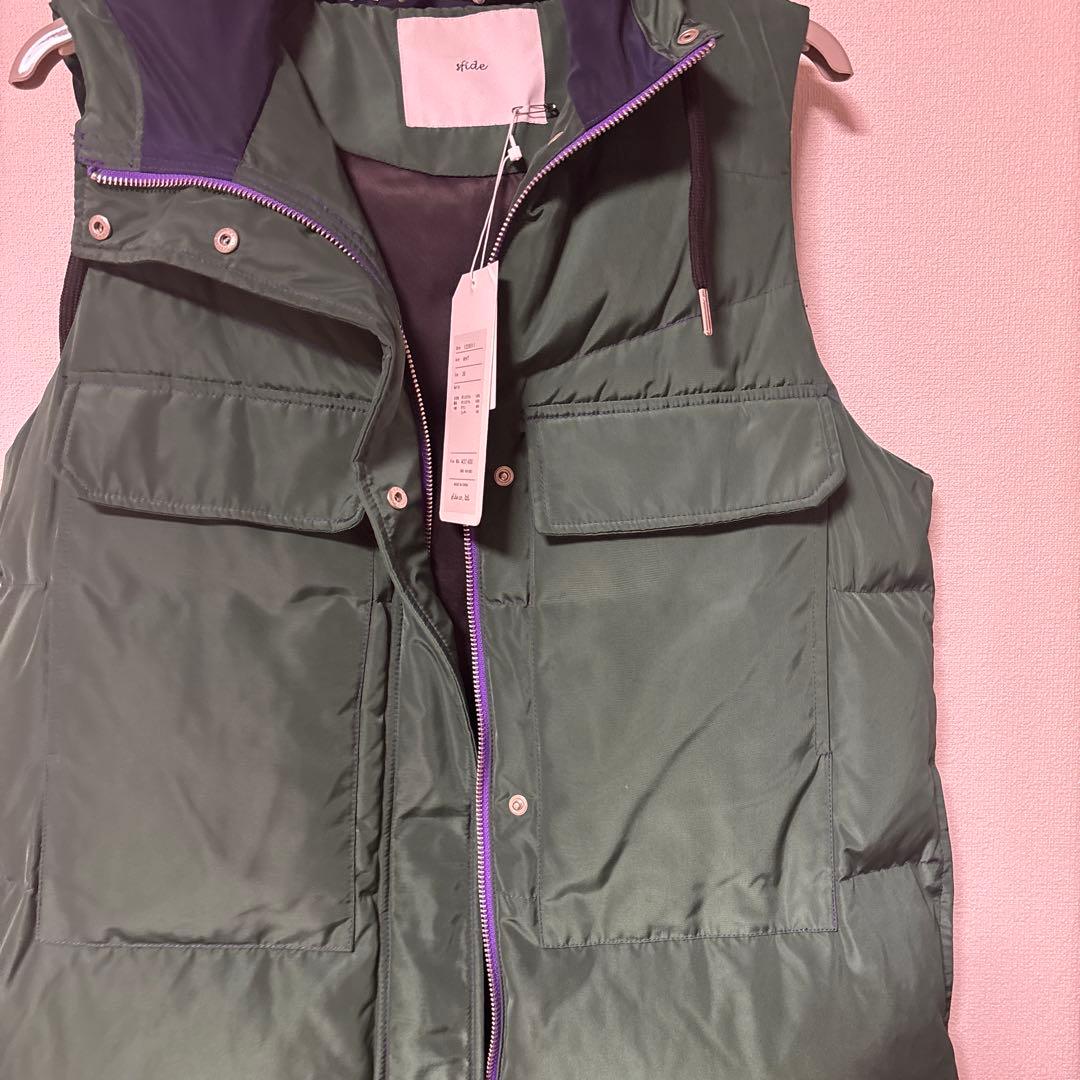 深緑のロングダウンベスト