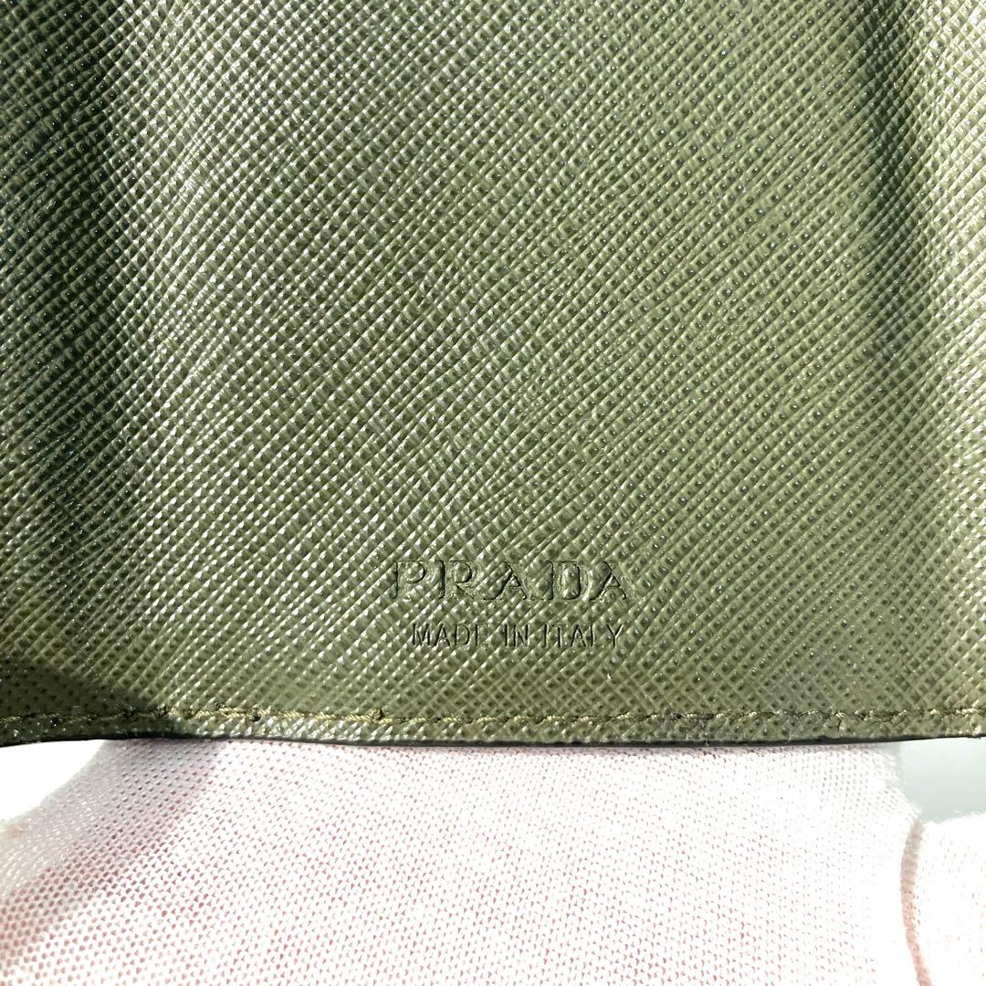 s1681 プラダ 美品 サフィアーノレザー 三つ折り財布 オリーブグリーン