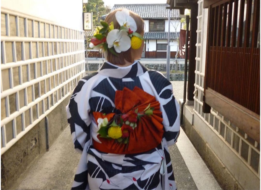 振袖 鶴　紺色のストライプ