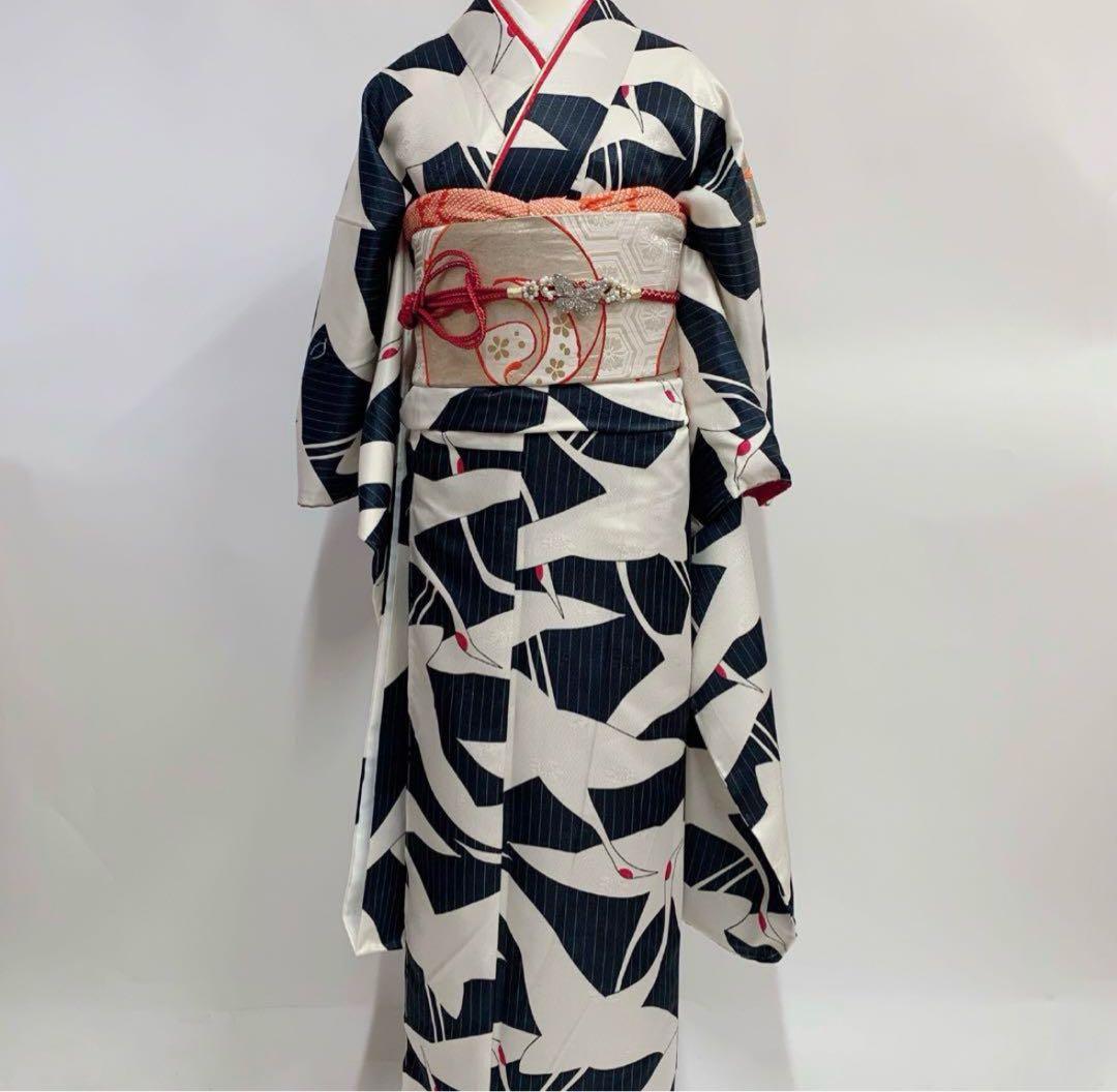 振袖 鶴　紺色のストライプ