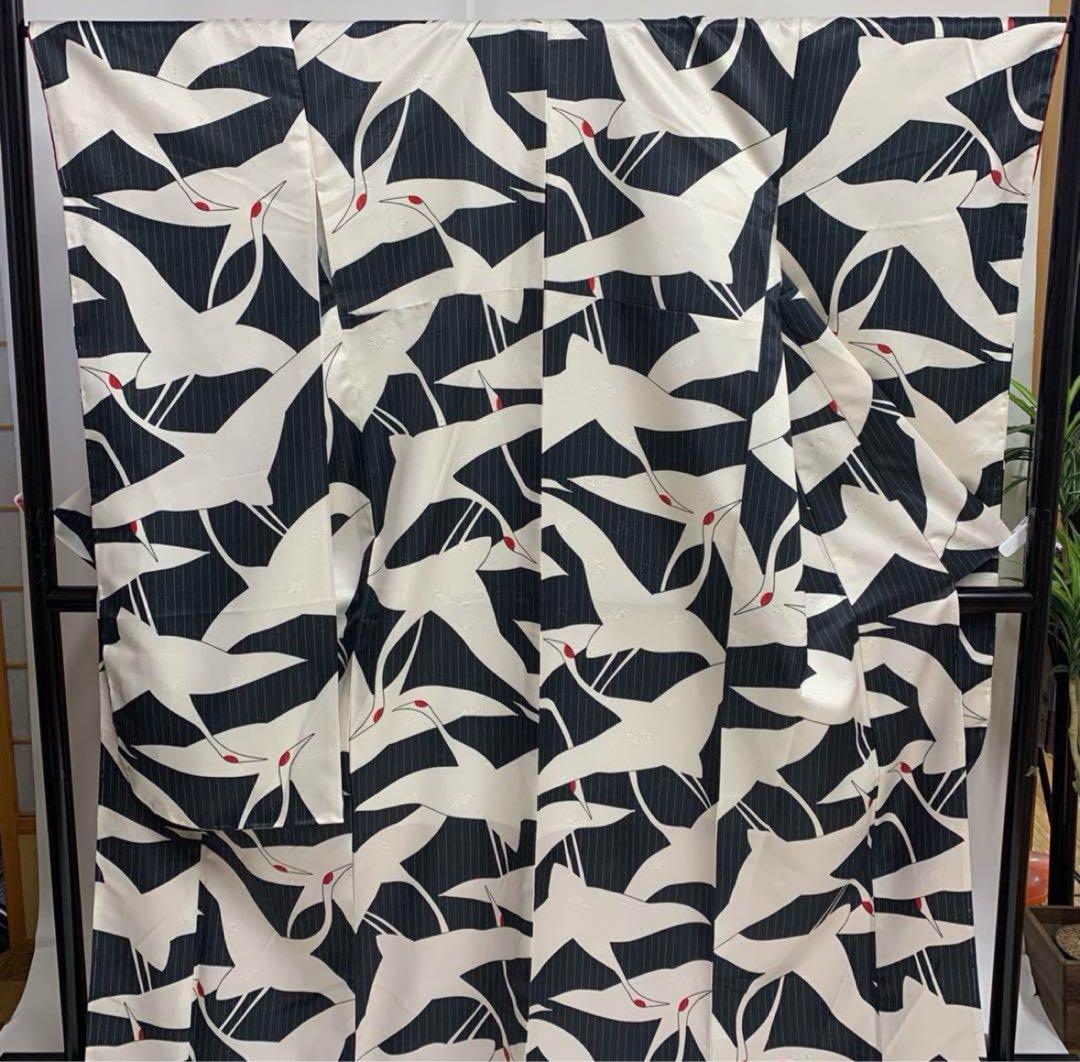 振袖 鶴　紺色のストライプ