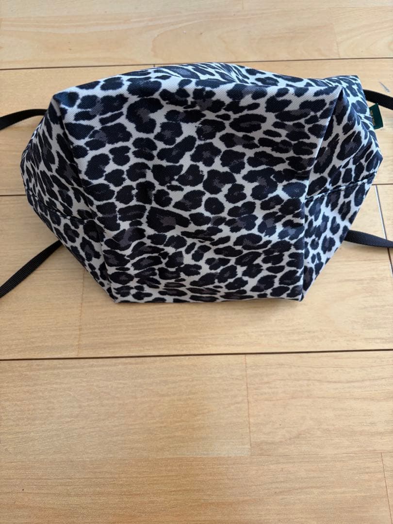 エルベシャプリエ　グリーンレーベル別注　ビッグポシェットレオパード(グレイ)