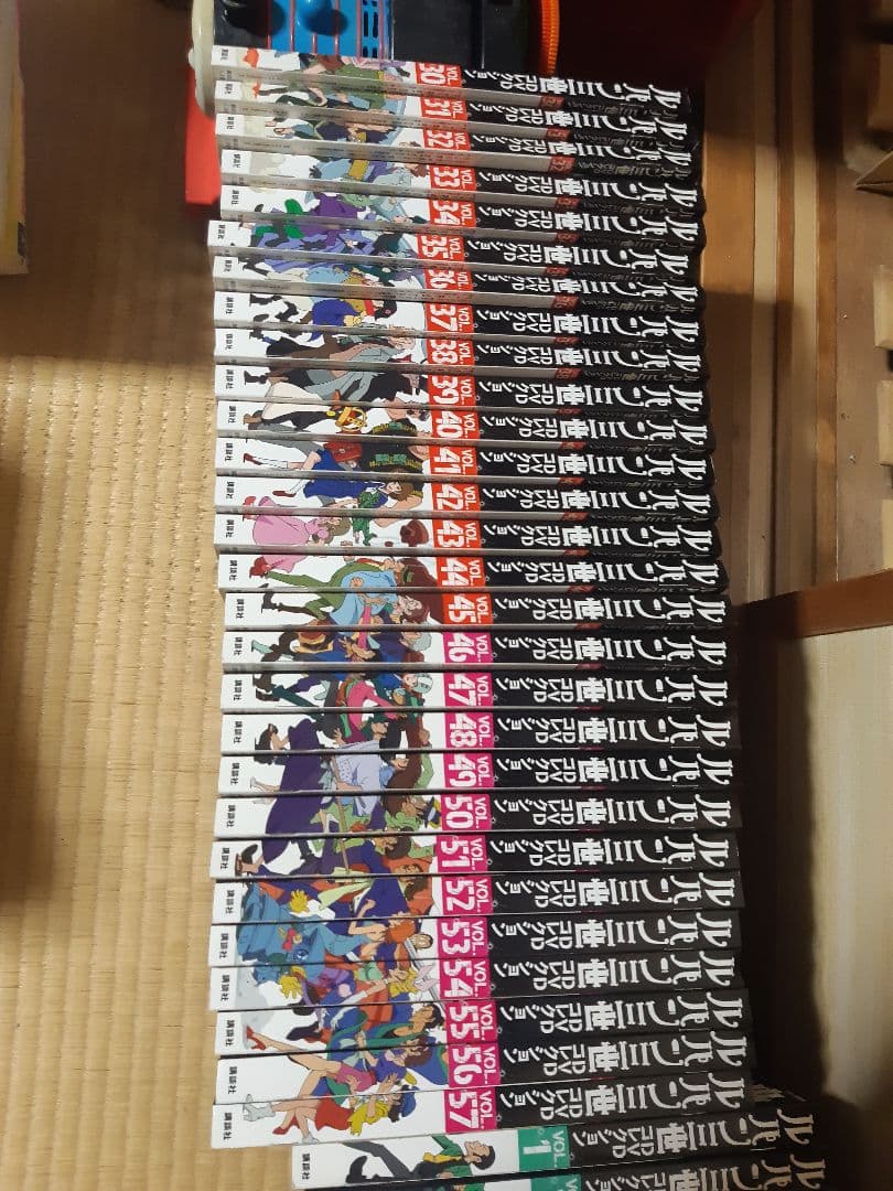 ルパン三世DVDコレクション全57巻、全巻購入特典１冊(107ページ)付き。