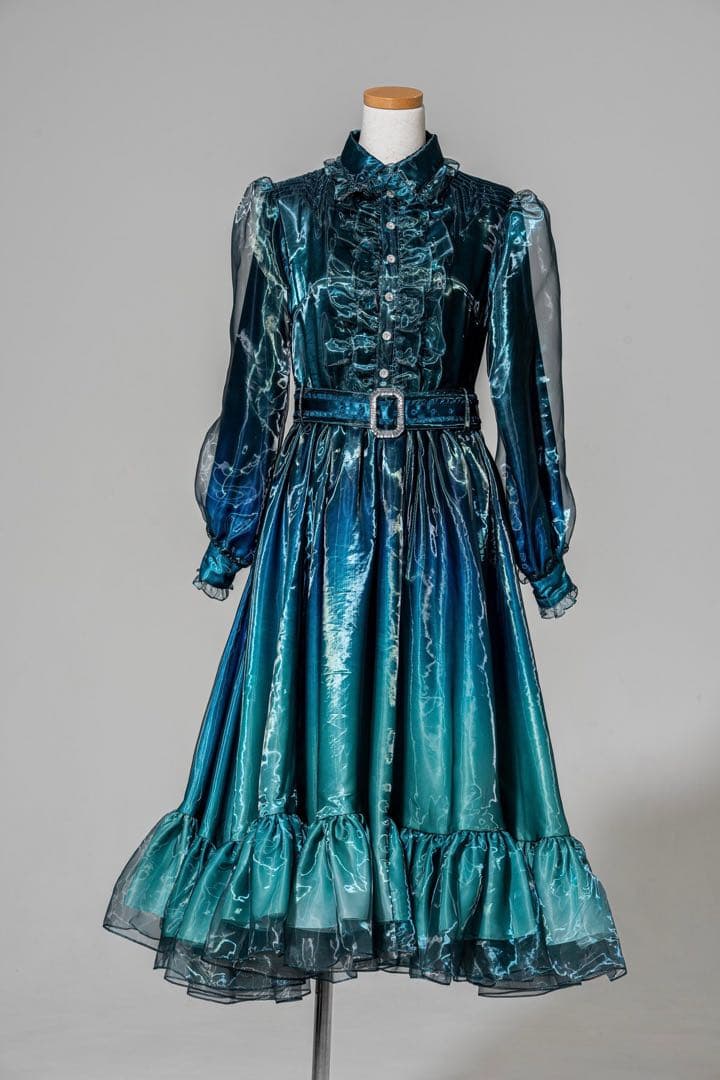 hazama 見えないものを見ようとして見上げた夜空に駆ける透明彩度のワンピース