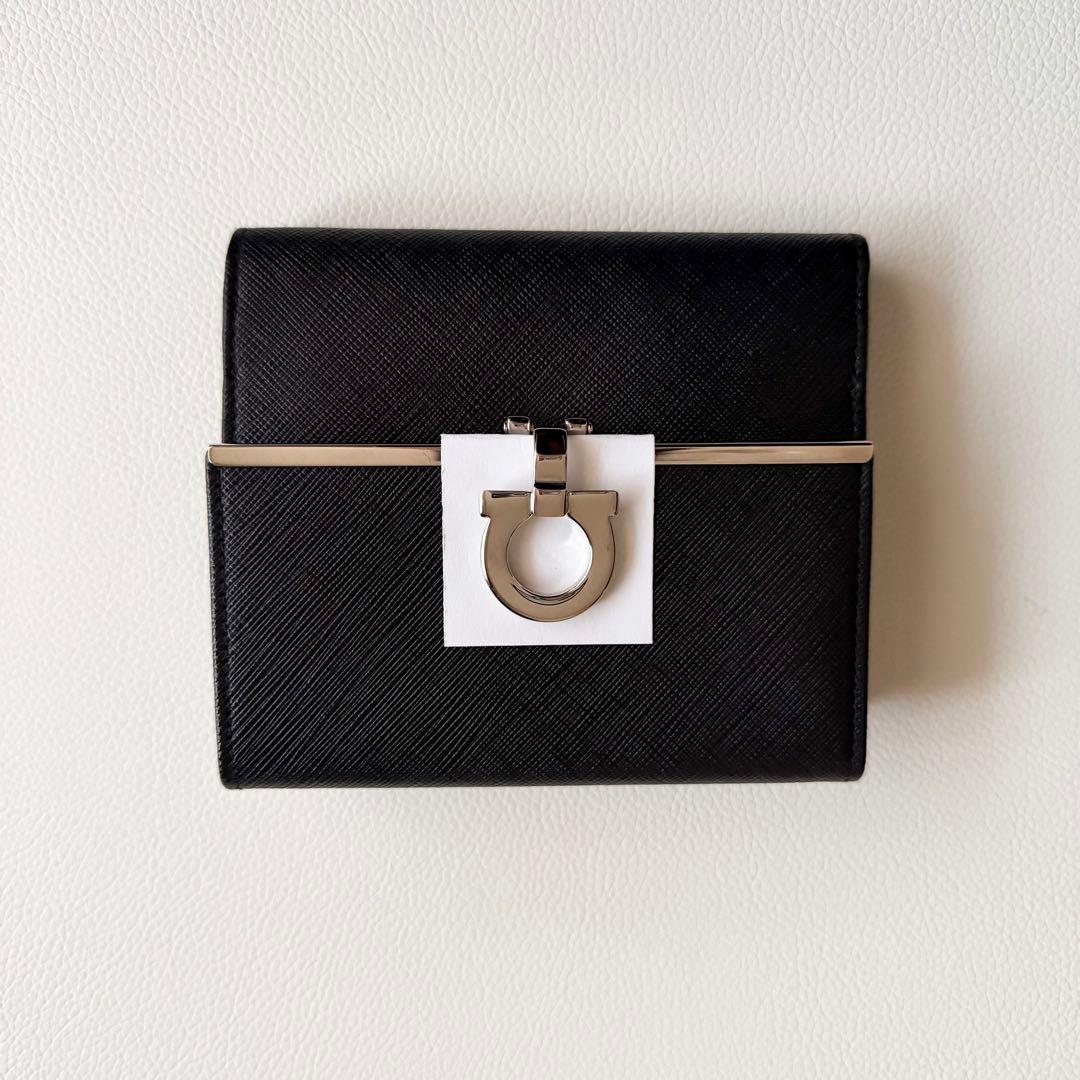 新品未使用【サルヴァトーレフェラガモ】ガンチーニ 二つ折り財布 レザー 黒 箱