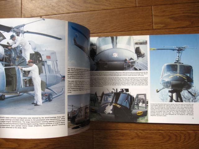 洋書 Walk Around UH-1 Huey Gunships