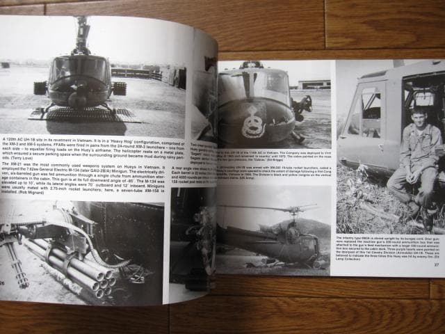 洋書 Walk Around UH-1 Huey Gunships